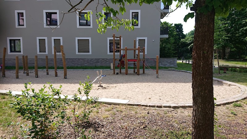 Spielplatz mit Bagger