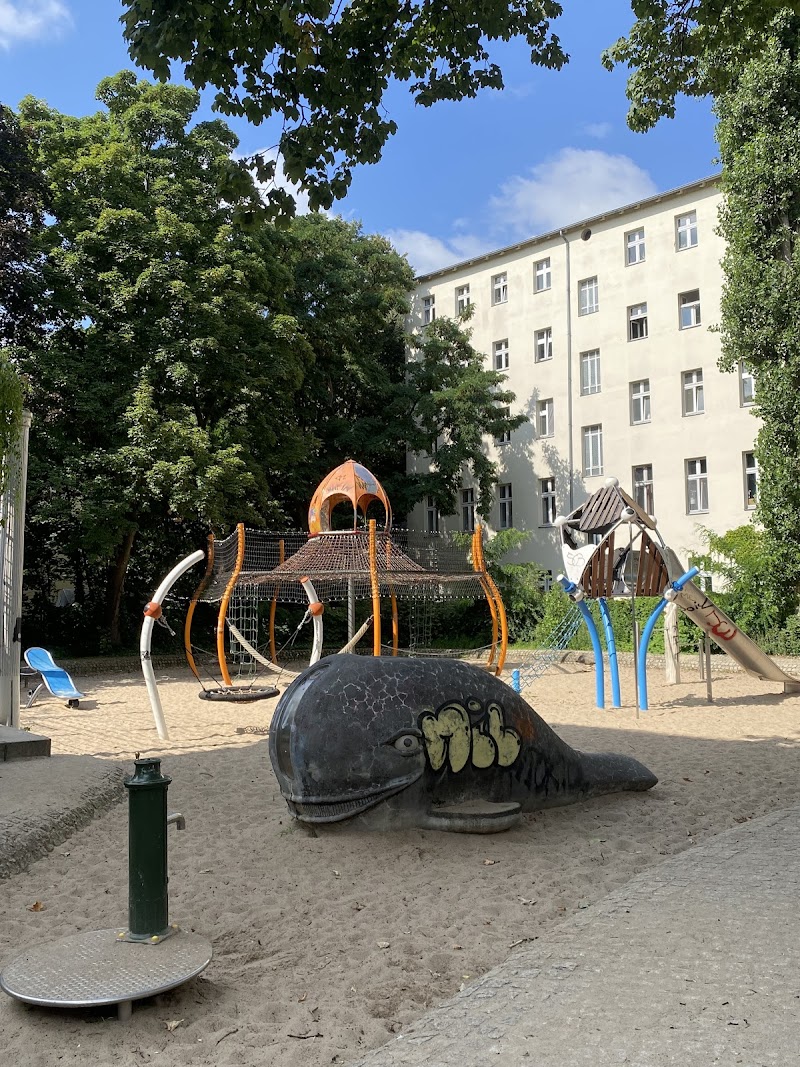 Spielplatz mit Krake, Wal und Neptun