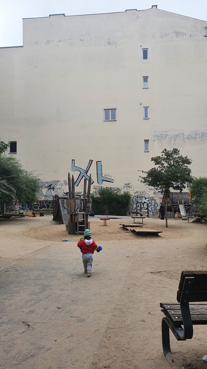 Spielplatz Kletterwand