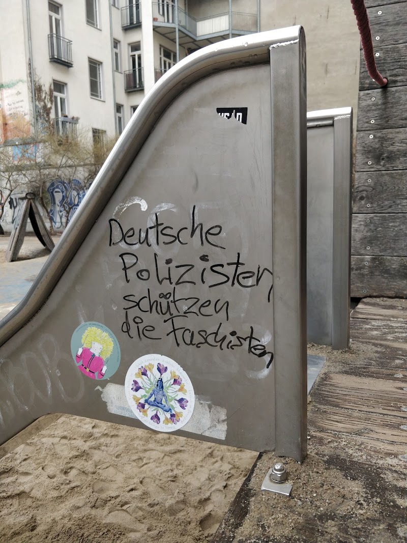 Spielplatz Kletterwand