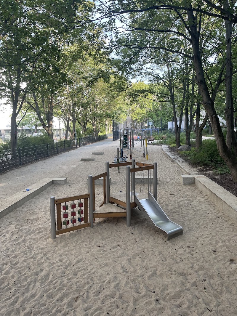 Spiel- und Bolzplatz